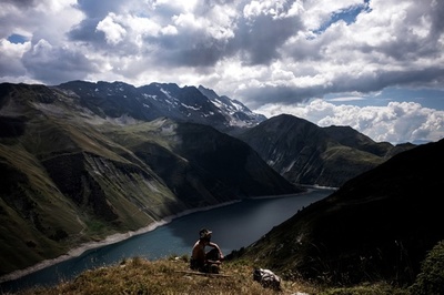 【記者コラム】アルプスの山を独り占めする羊飼い
