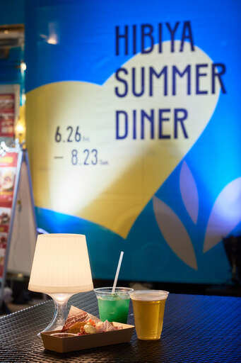 【東京ミッドタウン日比谷】「HIBIYA MID SUMMER 2026」　開催中　ランタンが灯る屋外ダイナーに夏の新メニューが登場　