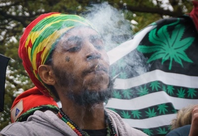 大麻を吸うと 良い母親になれる カナダの母親団体が主張 写真3枚 国際ニュース Afpbb News