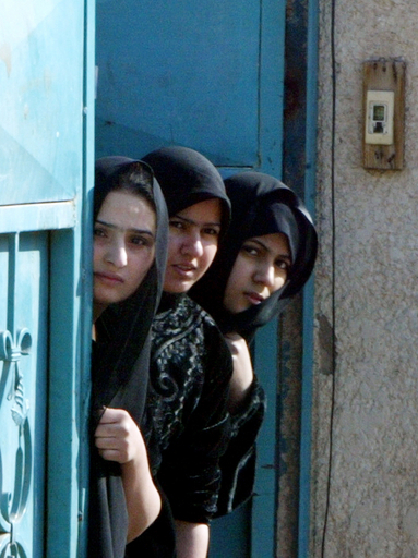 イラク、治安関係者の葬儀で自爆テロ、17人死亡