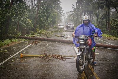 コロナ外出制限下のフィリピンを台風直撃、二重の脅威に直面する避難者