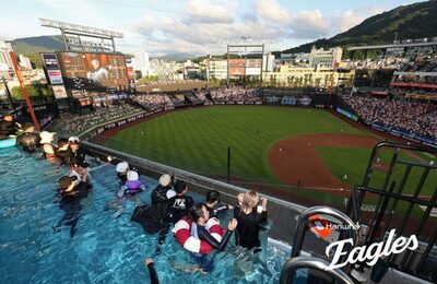 斬新すぎた韓国の「球場プール」…「丸見え」「不快感」「水漏れ」苦情殺到