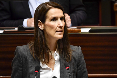 ベルギーの医療従事者、首相の激励訪問に背を向け「冷たい歓迎」