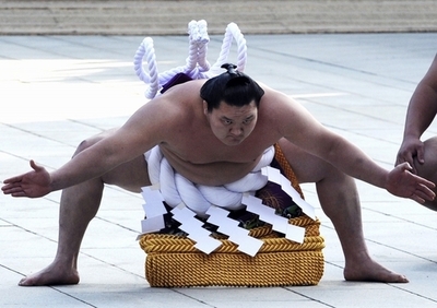 白鵬出演のCM中止に、八百長問題で