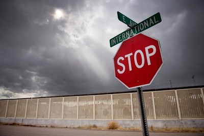 トランプ氏、対メキシコ関税の復活を警告