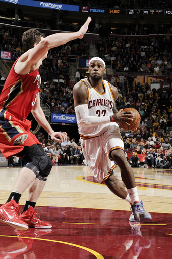 2連勝のキャブス、ジェームズがトリプルダブルの活躍