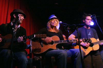 デビッド・ソウ、カーリー・サイモン、ベン・テイラーがライブで競演