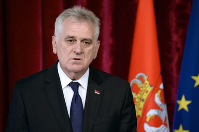 セルビア大統領機、副操縦士がコーヒーこぼして急降下