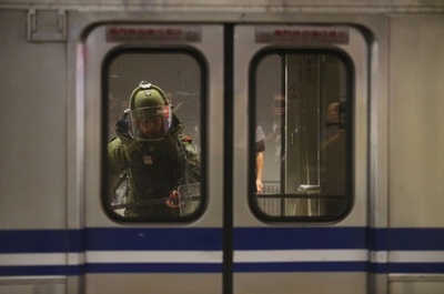 台湾の列車内爆発、複数の容疑者を特定と警察 テロの可能性は否定