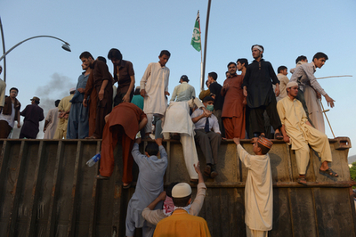 パキスタンで米映画への抗議デモ、警官隊と衝突 約50人負傷