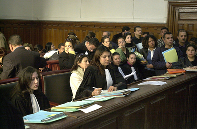 新法案に反対し弁護士らが座り込み - チュニジア