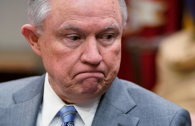 トランプ氏、セッションズ司法長官の指名を後悔　ロシア干渉疑惑捜査