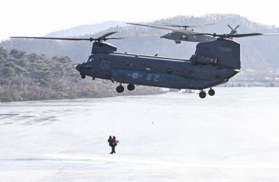 「氷が張った水中、生存時間はたった15分」…韓国空軍が酷寒期救助訓練