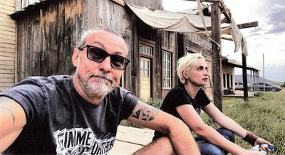 ボールドウィンさんを映画スタッフが提訴、誤射事故めぐり