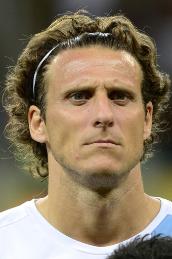 ウルグアイのフォルラン、100試合目での得点を喜ぶ