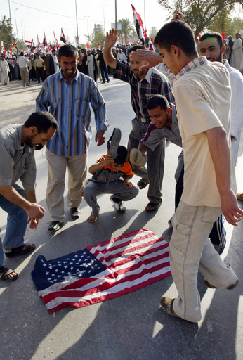 バグダッド陥落4周年、シーア派が反米大集会 - イラク