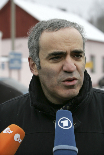 元チェス世界王者のカスパロフ氏、大統領選出馬を断念