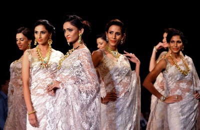 モデルはボリウッド女優、インド・インターナショナル・ジュエリー・ウィーク開催