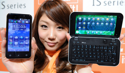 KDDIもスマートフォン、AndroidとWindows Mobileの2機種