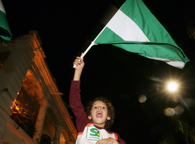 ボリビア・自治権拡大を問う県民投票、賛成多数で承認へ