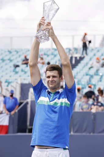 ホルカシュがマスターズ初優勝、10代のシナー下す マイアミOP