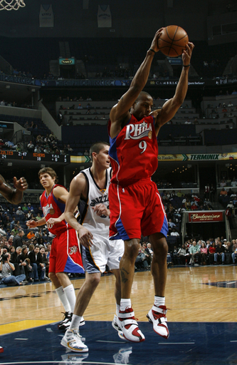 セブンティシクサーズ グリズリーズを降し連敗を2で止める