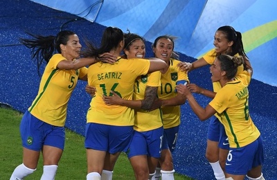 開催国ブラジルと米国、2連勝で8強入り決める 女子サッカー