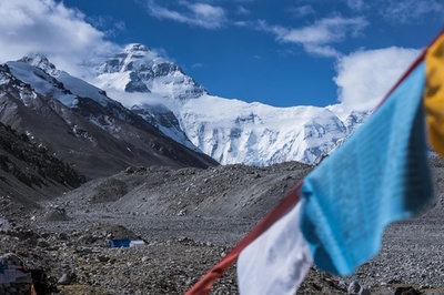 「チョモランマ永久封鎖」は誤り 登山者を毎年300人に制限