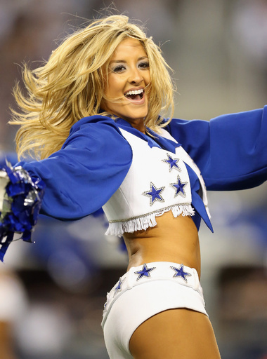 スタジアムを沸かせるNFLのチアリーダー