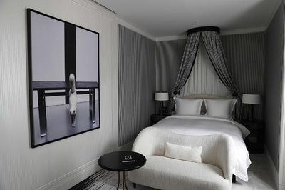 ラガーフェルドも内装手がけたホテル「クリヨン」、リニューアルオープン