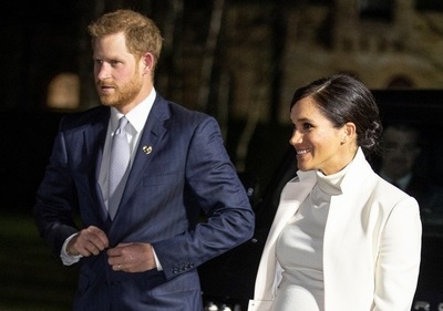 メーガン妃とダイアナ元妃の状況は違う、英各紙 G・クルーニーの批判に反論