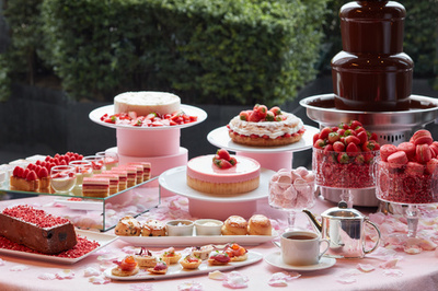 苺や桜のスイーツをアフタヌーンティー、「グランド ハイアット 東京」春限定メニュー