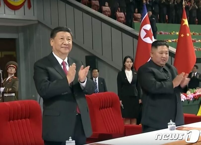 中国の習近平国家主席と北朝鮮のキム・ジョンウン（金正恩）朝鮮労働党総書記＝2019年、中国中央テレビ映像(c)news1
