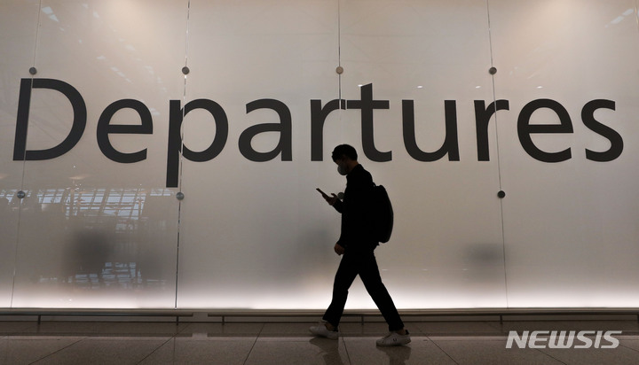 仁川国際空港第1ターミナルの出国ロビーの様子(c)NEWSIS