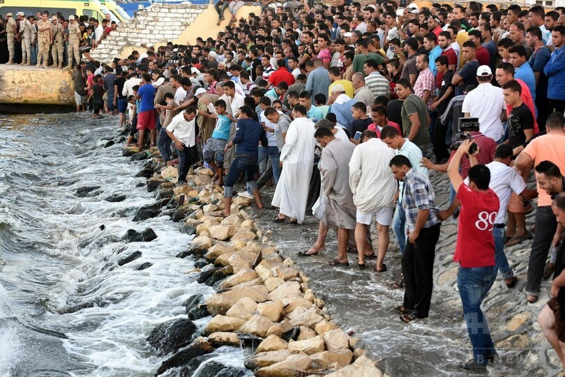 エジプト当局、沈没した移民船を引き揚げ 死者計202人に