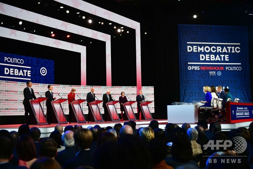 米民主党討論会、「打倒トランプ」で一致も政策論で対立鮮明に