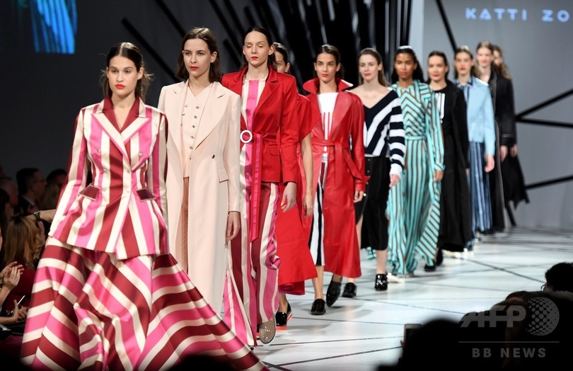 ブダペスト市内でファッションショー 地元デザイナーら新作披露 写真31枚 国際ニュース Afpbb News