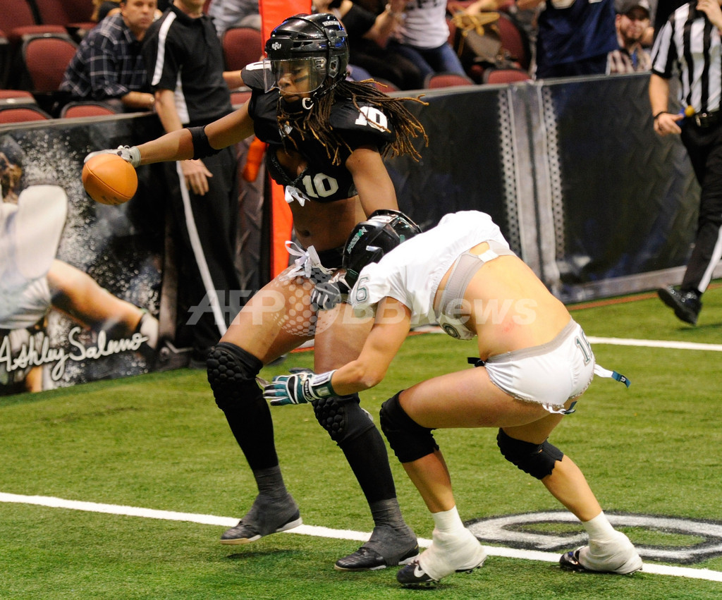 擦り傷だって気にしない？下着姿のランジェリーボウル 写真47枚 国際ニュース：AFPBB News