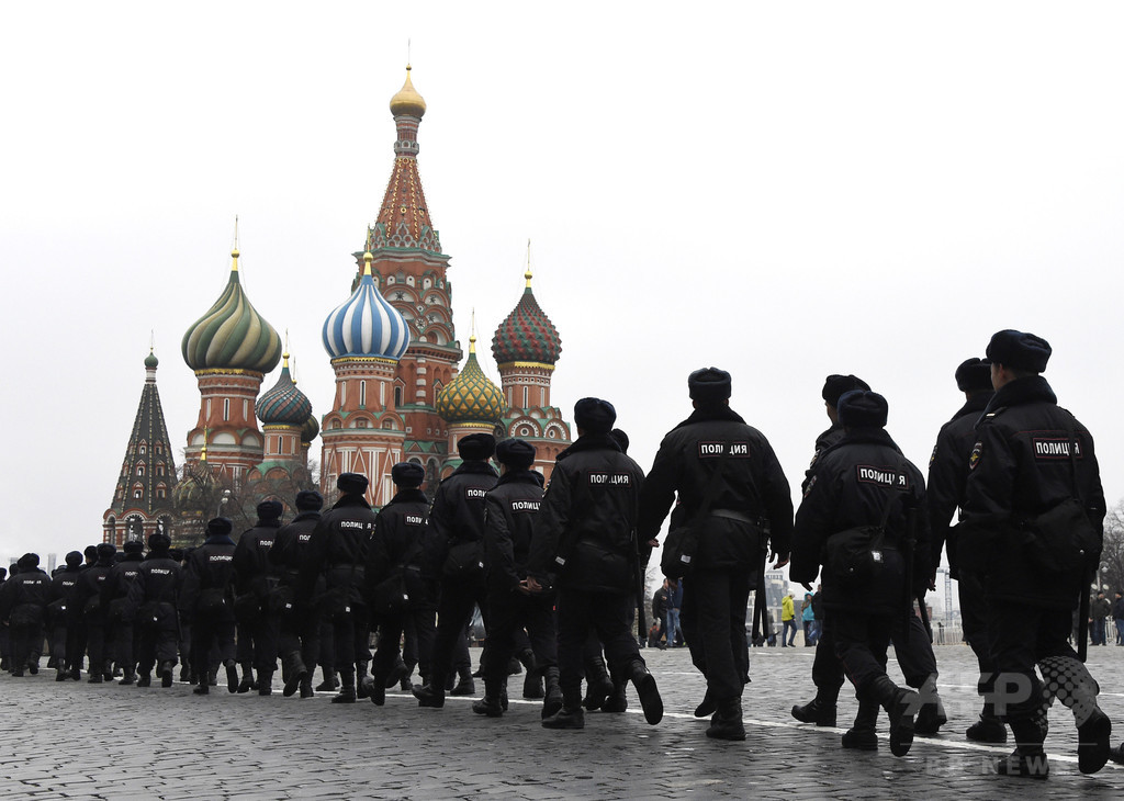 ロシアに衝撃、詩を暗唱していた10歳少年を警察が強制連行 ロシアに衝撃、詩を暗唱していた10歳少年を警察が強制連行