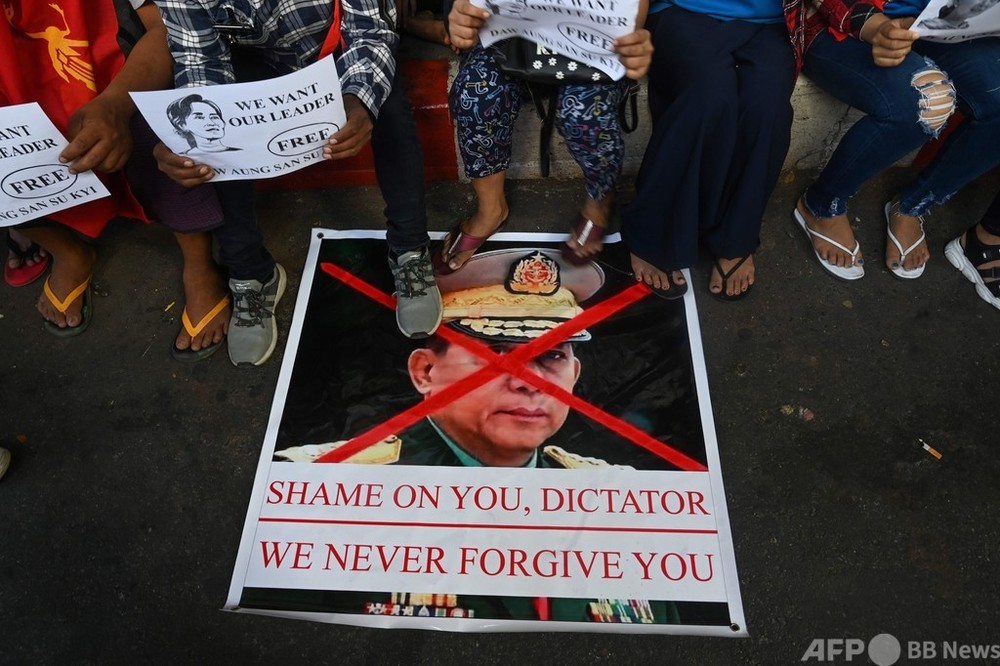 ミャンマー軍司令官、公務員に職務復帰命令 反軍政デモに警告