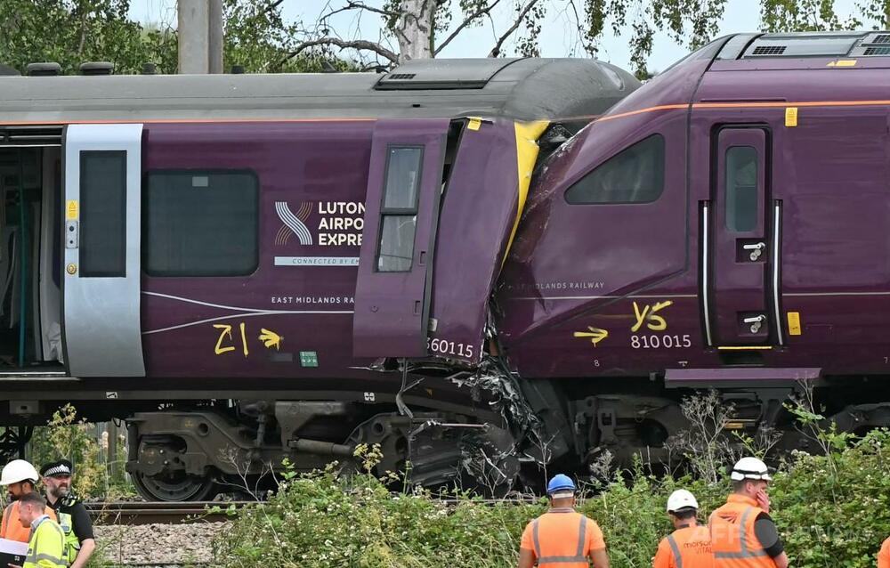 英列車衝突事故で運転士死亡、9人重体　調査開始