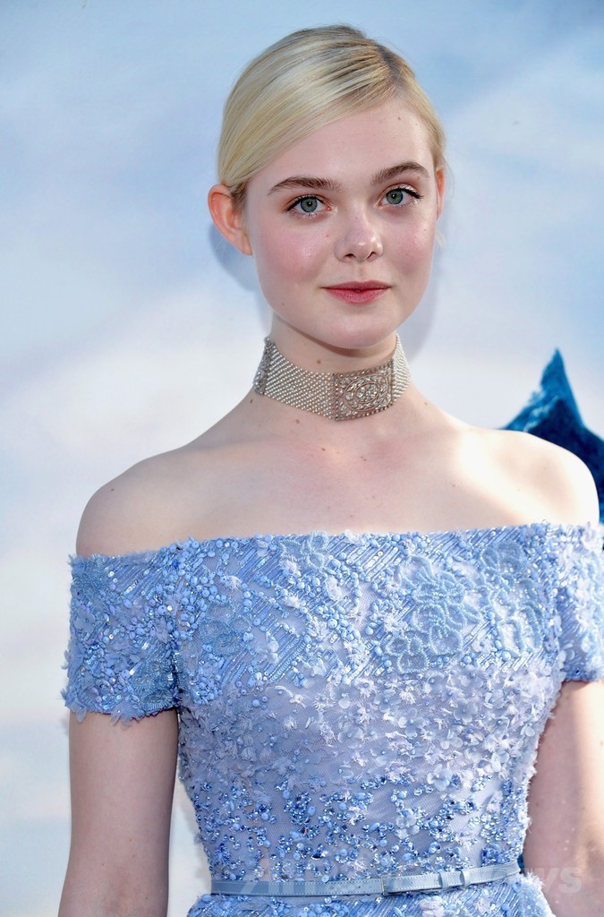 アンジェリーナ・ジョリー＆エル・ファニングがプレミアで着用したドレスは・・・？
