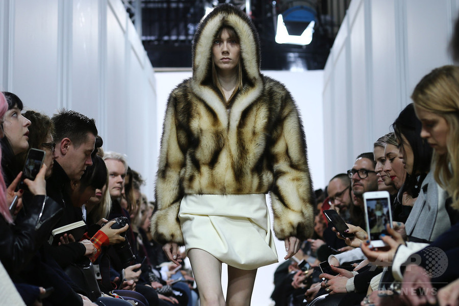 「J.W.アンダーソン」16/17年秋冬コレクション