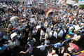 エジプト・カイロ（Cairo）のカイロ大学（Cairo University）周辺で抗議デモを行うムハンマド・モルシ（Mohamed Morsi）前大統領と出身母体イスラム主義組織「ムスリム同胞団（Muslim Brotherhood）」の支持者たち（2013年7月26日撮影）。(c)AFP/FAYEZ NURELDINE