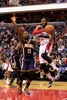 14-15NBA、ワシントン・ウィザーズ（Washington Wizards）対インディアナ・ペイサーズ（Indiana Pacers）。シュートを狙うワシントン・ウィザーズのジョン・ウォール（John Wall、2014年11月5日撮影）。(c)AFP/Getty Images/Rob Carr