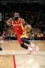 14-15NBA、ヒューストン・ロケッツ（Houston Rockets）対オクラホマシティ・サンダー（Oklahoma City Thunder）。ドライブを仕掛けるヒューストン・ロケッツのジェームス・ハーデン（James Harden、2015年1月15日撮影）。(c)AFP/Getty Images/NBAE/Bill Baptist