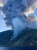 イタリア・シチリア島沖のストロンボリ島で、噴煙を上げる火山。ツイッターアカウント@mariocalabresi提供（2019年7月3日撮影）。(c)AFP PHOTO / @mariocalabresi / Mario CALABRES