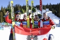 2010年バンクーバー冬季五輪、ノルディックスキー・ジャンプ団体決勝。合計1107.9点で優勝したオーストリアの（右から）ウォルフガング・ロイツル（%%Wolfgang Loitzl%%）、アンドレアス・コフラー（%%Andreas Kofler%%）、トーマス・モルゲンシュテルン（%%Thomas Morgenstern%%）、グレゴア・シュリーレンツァウアー。（2010年2月22日撮影）(c)AFP/DDP/MICKAEL KAPPELER