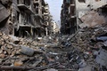 シリア・アレッポ東部で、政府軍が制圧したシャー地区の破壊された街並み（2016年12月7日撮影）。(c)AFP/GEORGE OURFALIAN