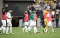 2014年サッカーW杯ブラジル大会（2014 World Cup）大陸間プレーオフ第2戦、ニュージーランド対メキシコ。敗戦後にピッチを後にするニュージーランドの選手（2013年11月20日撮影）。(c)AFP/MARTY MELVILLE